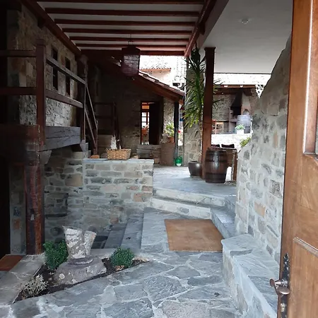 Richard & Suzanne House Apartment Lomena